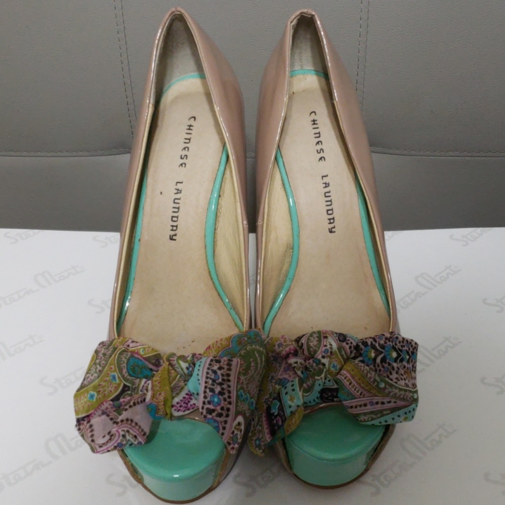 Paisley patent leather peeped toe pumps